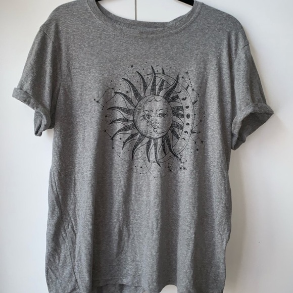 T-Shirt - Picture 1 of 2